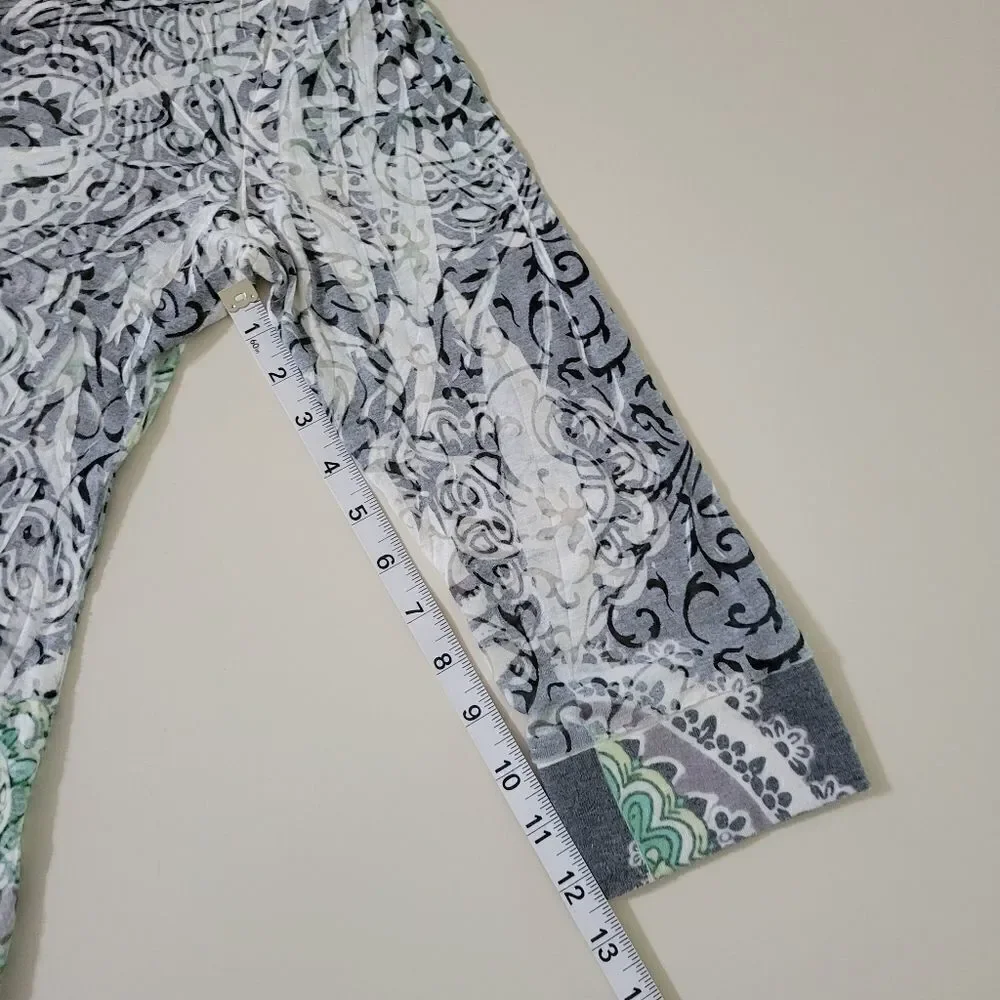 Cubism Women's V-neck Abstract Pattern Top - Picture 6 of 9